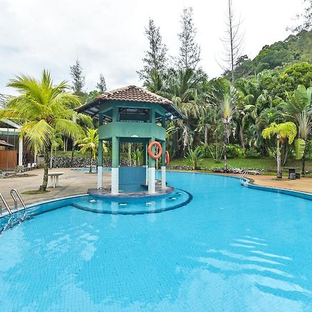 Oyo Home 90700 Teluk Batik Holiday Apartment Kampong Telok Batu Экстерьер фото