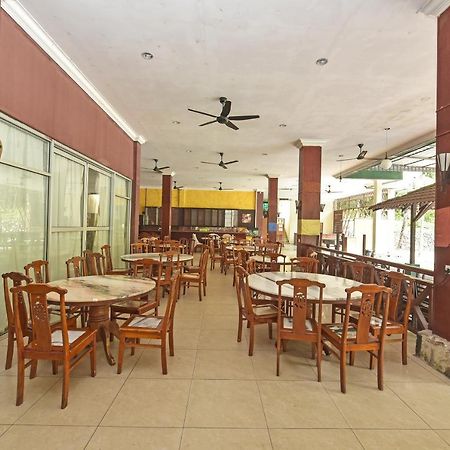 Oyo Home 90700 Teluk Batik Holiday Apartment Kampong Telok Batu Экстерьер фото
