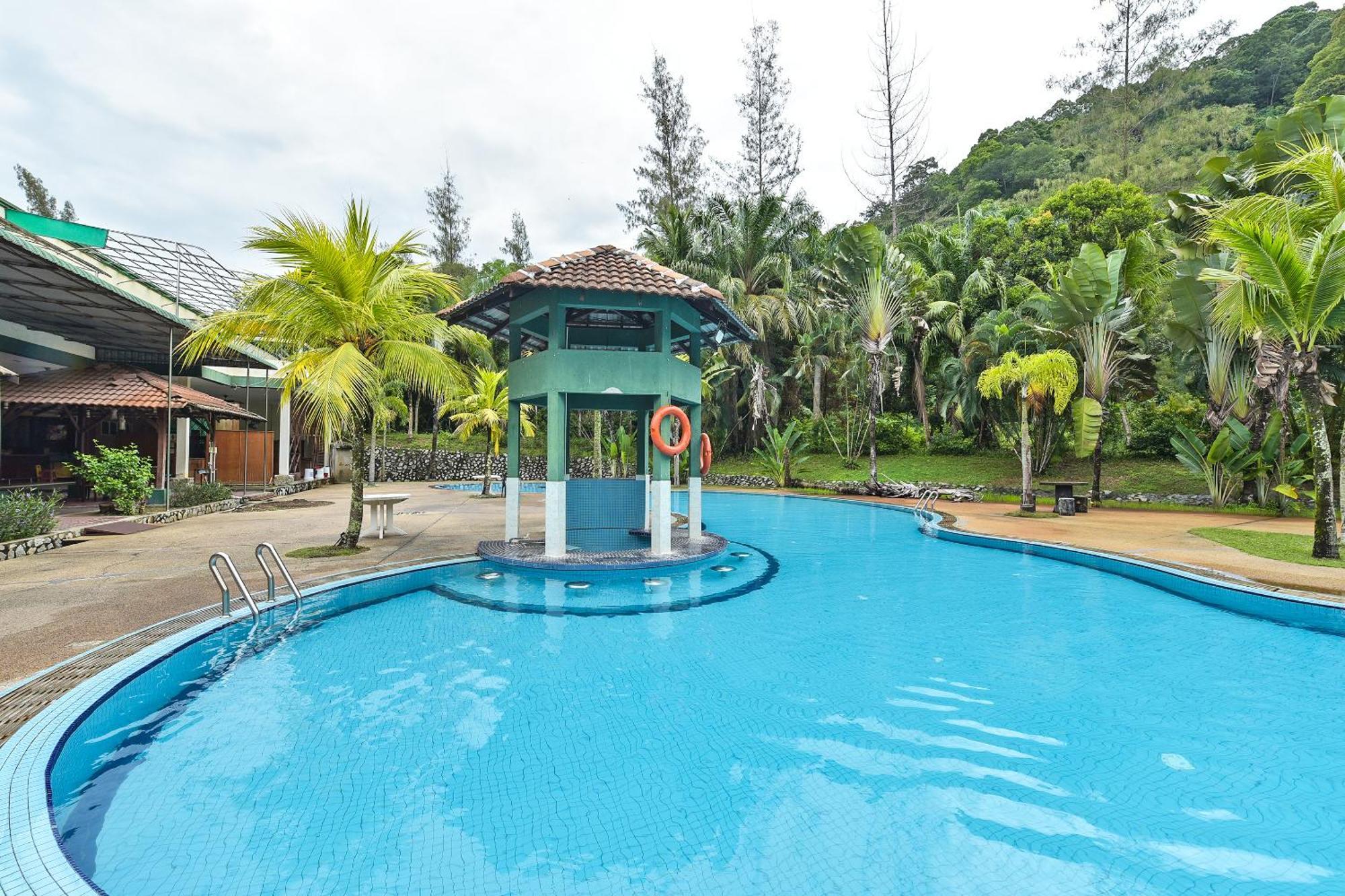 Oyo Home 90700 Teluk Batik Holiday Apartment Kampong Telok Batu Экстерьер фото