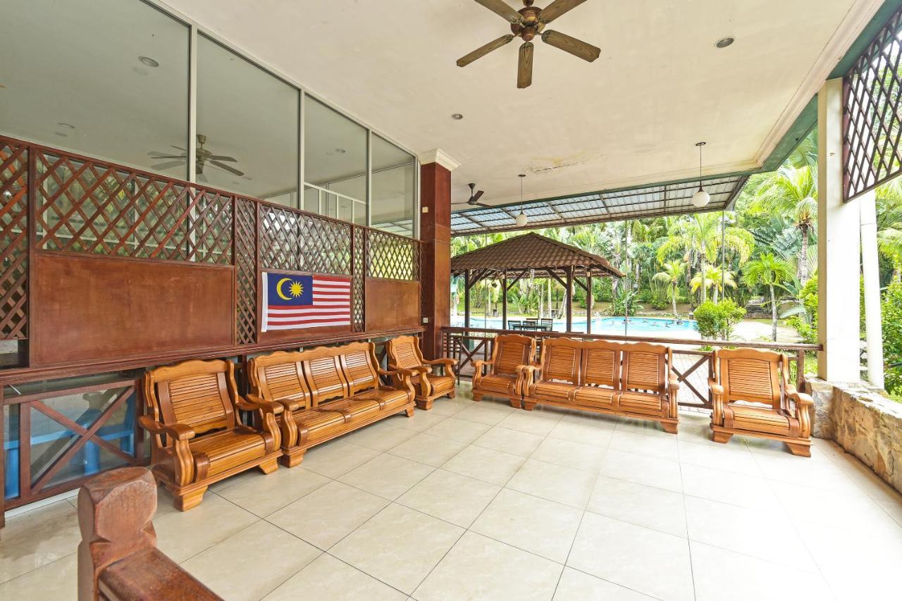 Oyo Home 90700 Teluk Batik Holiday Apartment Kampong Telok Batu Экстерьер фото