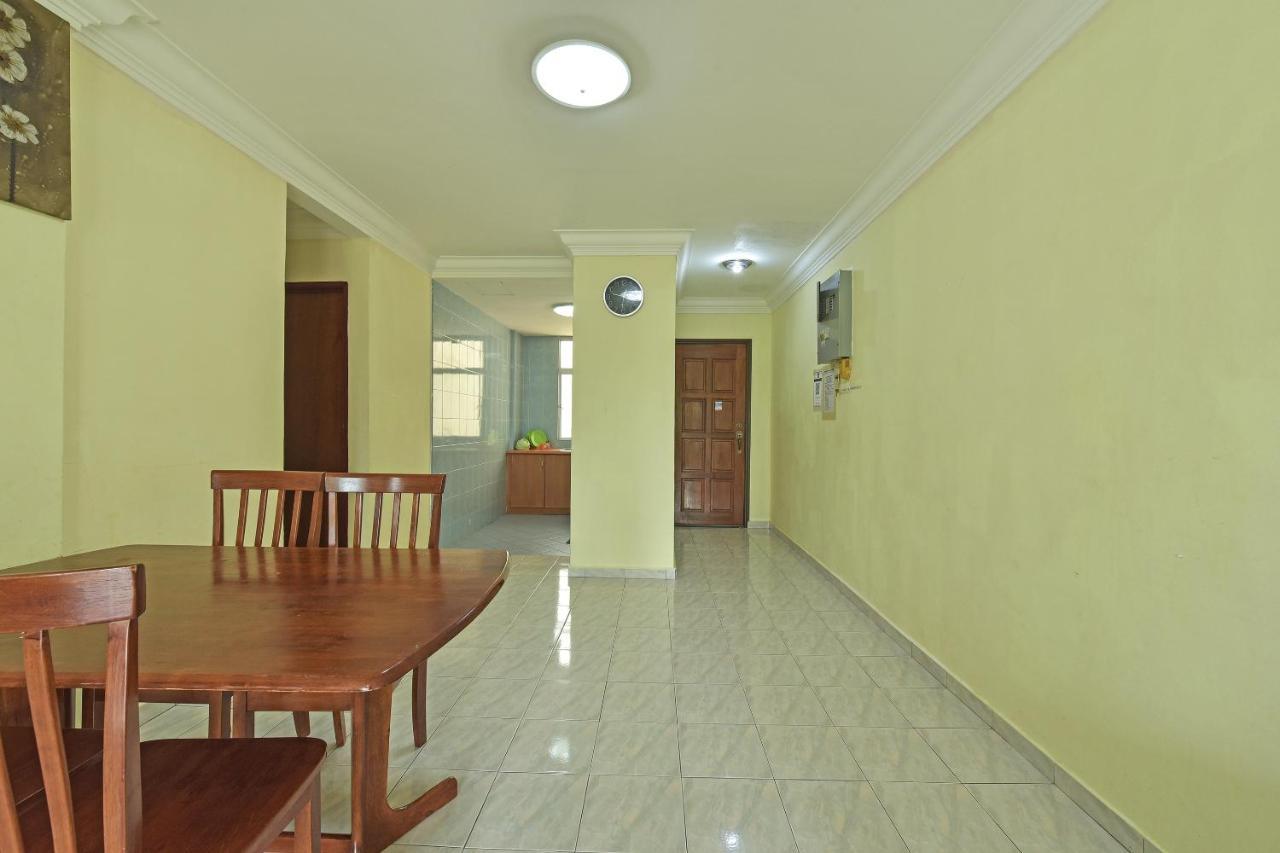 Oyo Home 90700 Teluk Batik Holiday Apartment Kampong Telok Batu Экстерьер фото
