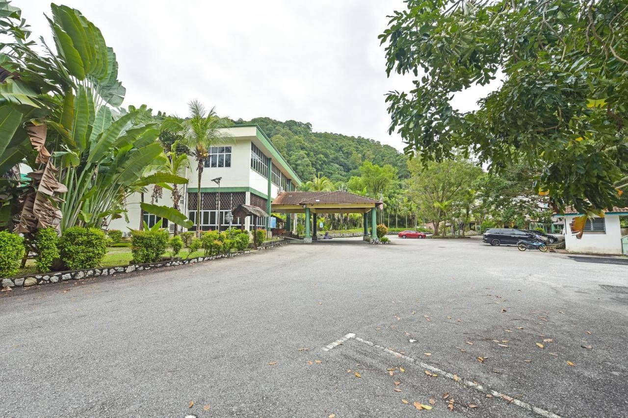 Oyo Home 90700 Teluk Batik Holiday Apartment Kampong Telok Batu Экстерьер фото