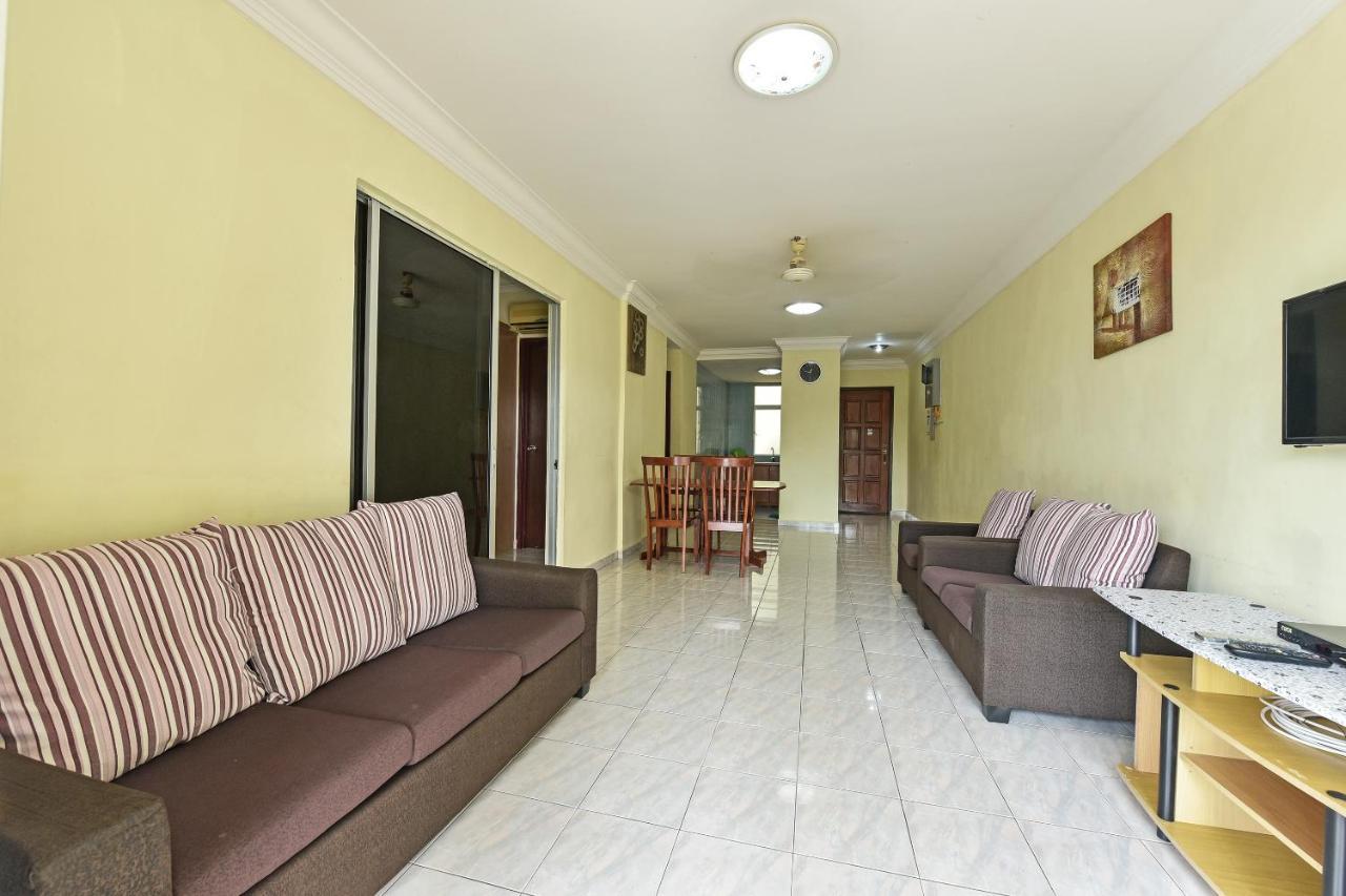 Oyo Home 90700 Teluk Batik Holiday Apartment Kampong Telok Batu Экстерьер фото