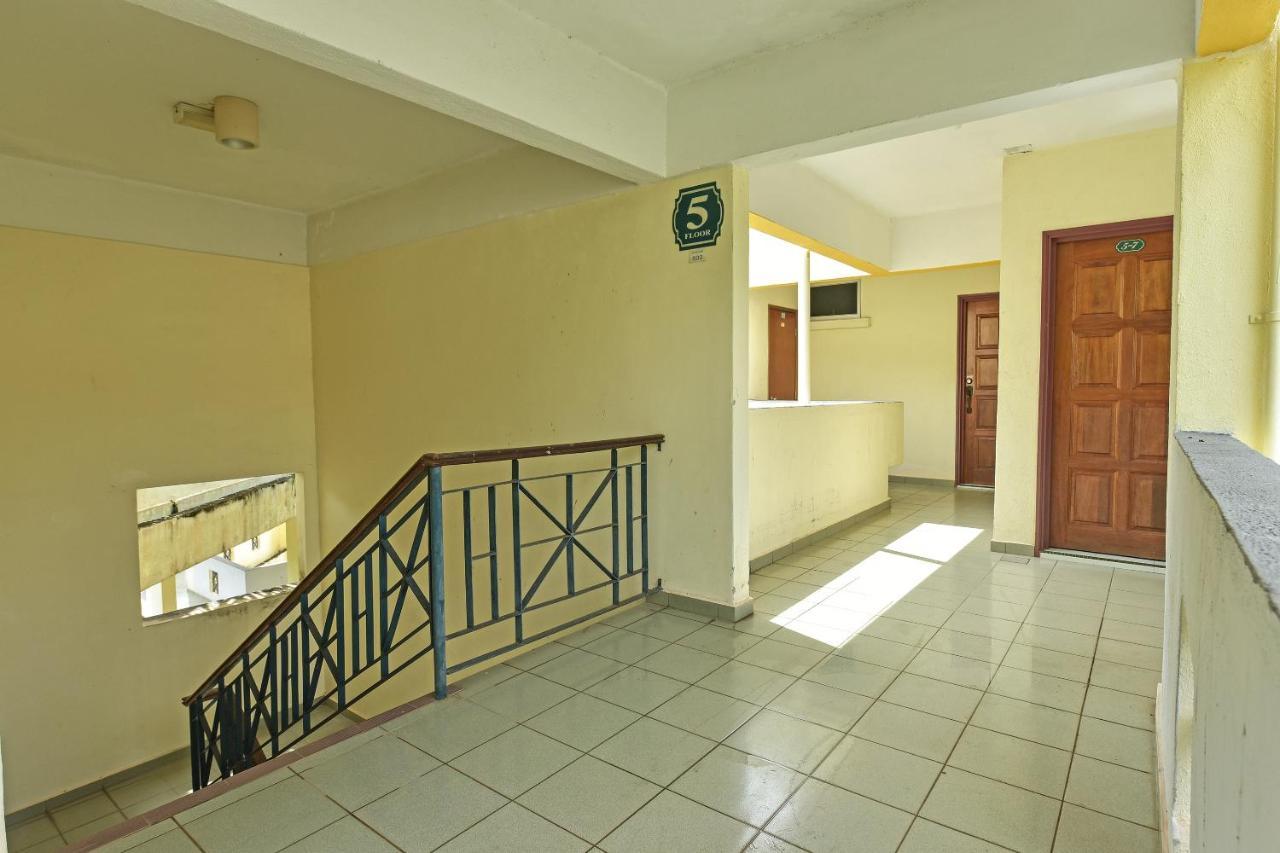 Oyo Home 90700 Teluk Batik Holiday Apartment Kampong Telok Batu Экстерьер фото