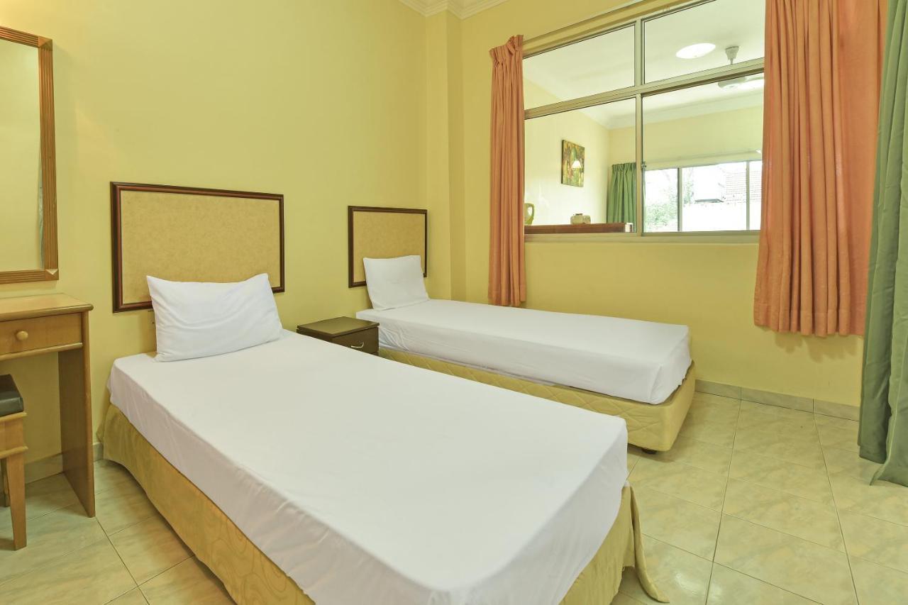 Oyo Home 90700 Teluk Batik Holiday Apartment Kampong Telok Batu Экстерьер фото