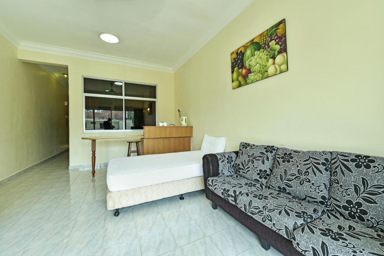 Oyo Home 90700 Teluk Batik Holiday Apartment Kampong Telok Batu Экстерьер фото