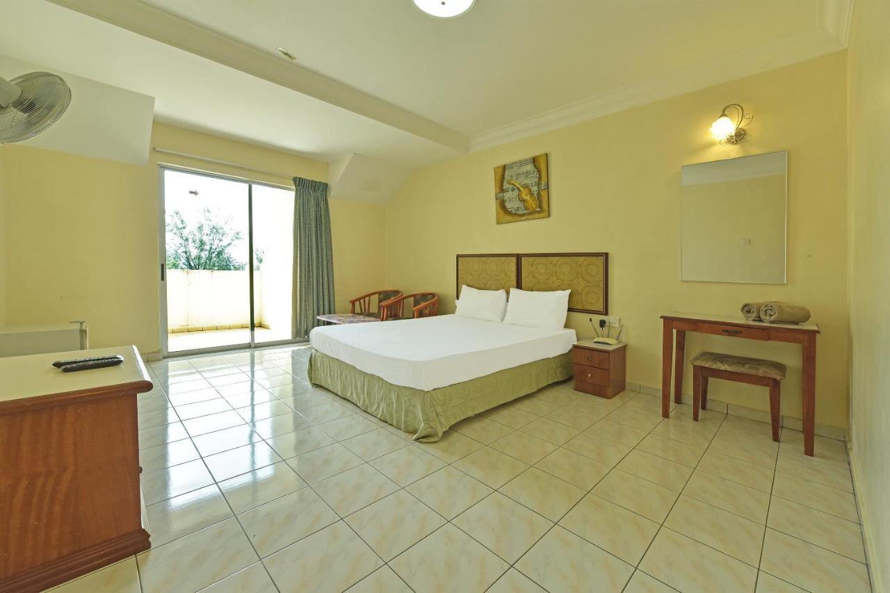 Oyo Home 90700 Teluk Batik Holiday Apartment Kampong Telok Batu Экстерьер фото