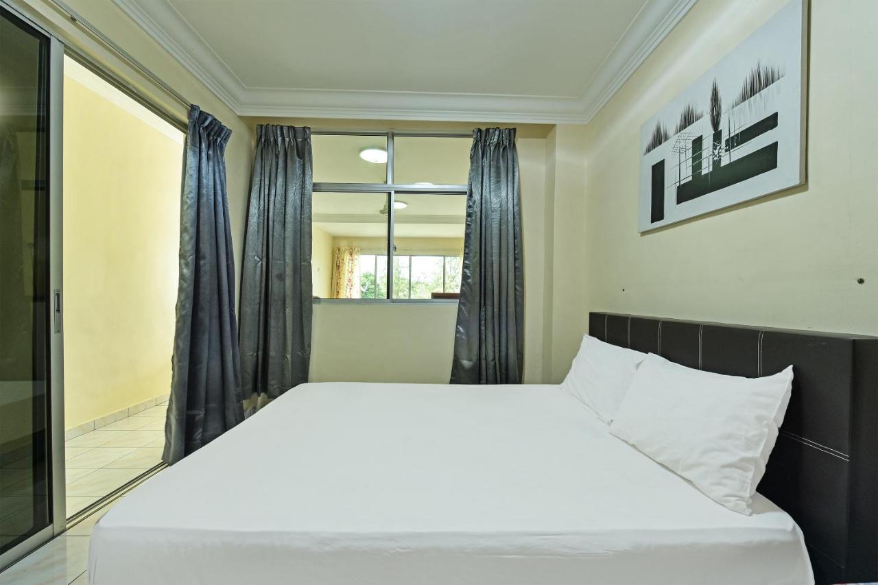 Oyo Home 90700 Teluk Batik Holiday Apartment Kampong Telok Batu Экстерьер фото