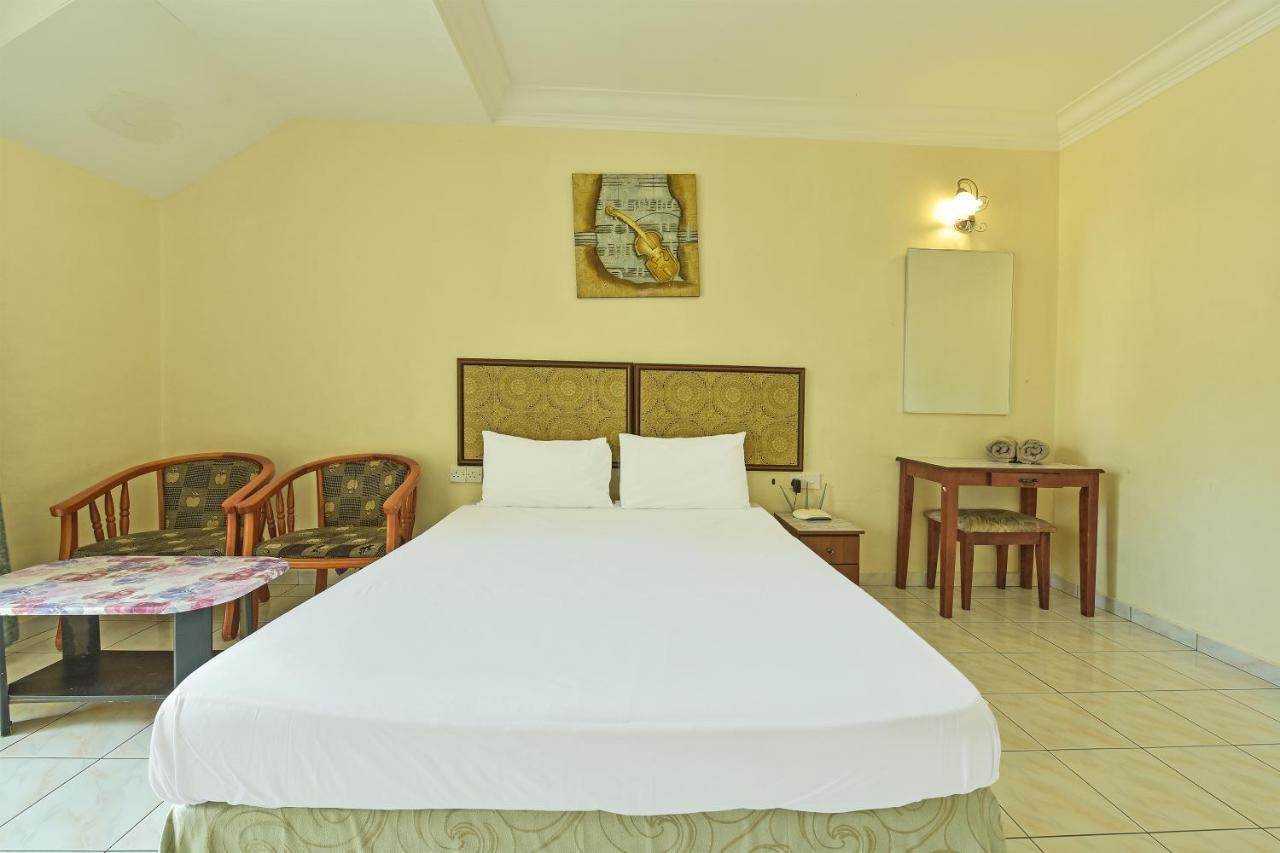Oyo Home 90700 Teluk Batik Holiday Apartment Kampong Telok Batu Экстерьер фото