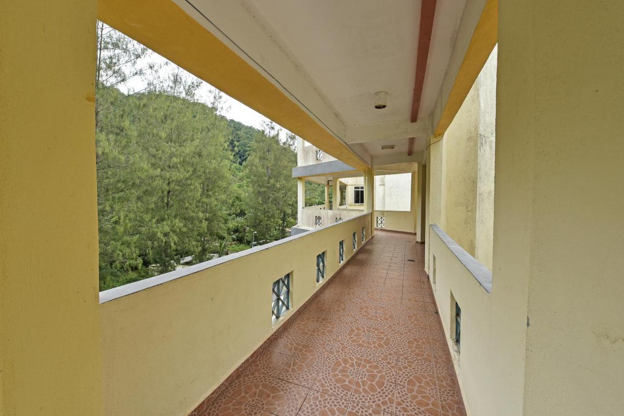 Oyo Home 90700 Teluk Batik Holiday Apartment Kampong Telok Batu Экстерьер фото