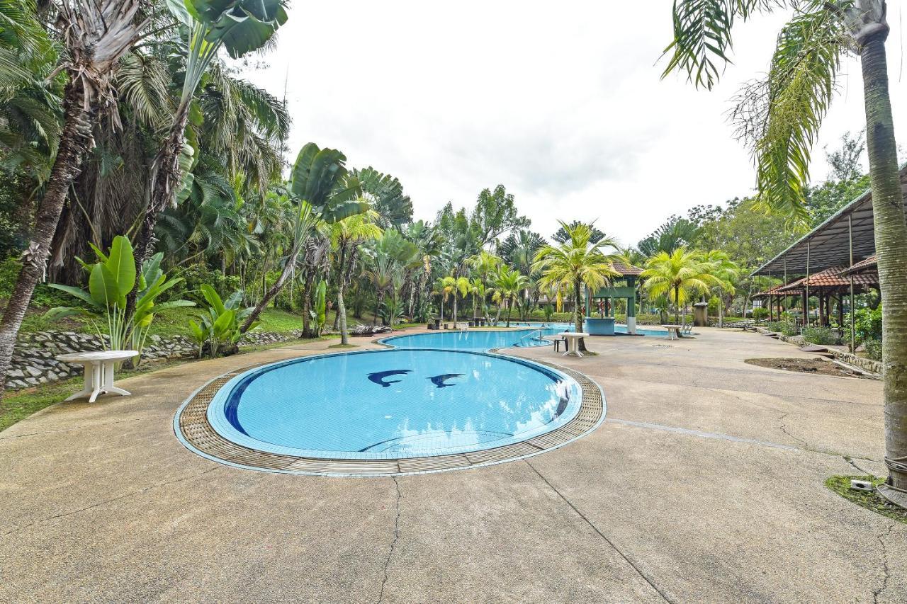 Oyo Home 90700 Teluk Batik Holiday Apartment Kampong Telok Batu Экстерьер фото