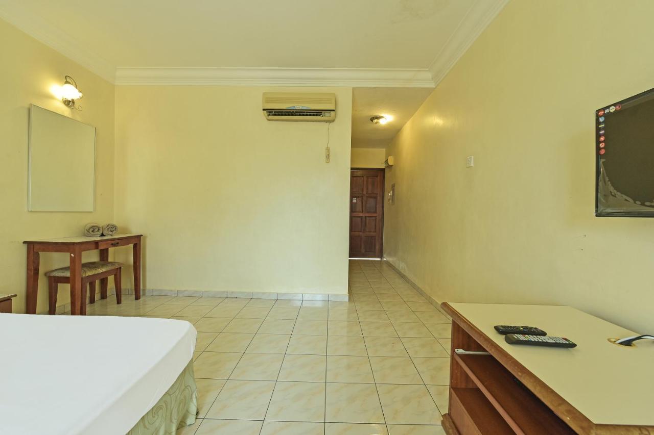 Oyo Home 90700 Teluk Batik Holiday Apartment Kampong Telok Batu Экстерьер фото